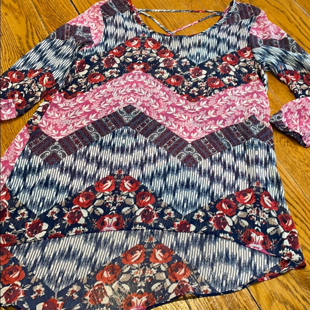 Moa moa brand sheer blouse, floral in pink and blue. Size Medium.